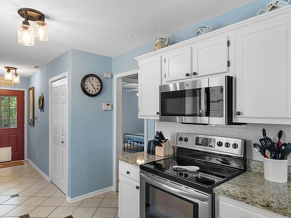 5th image of 114 N Oak St.