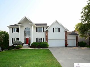 18312 Adams Cir, Omaha, NE 68135