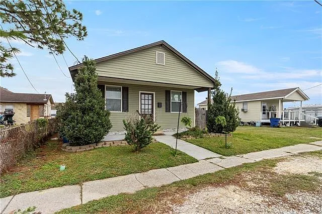 Building Photo - 305 Laroussini St
