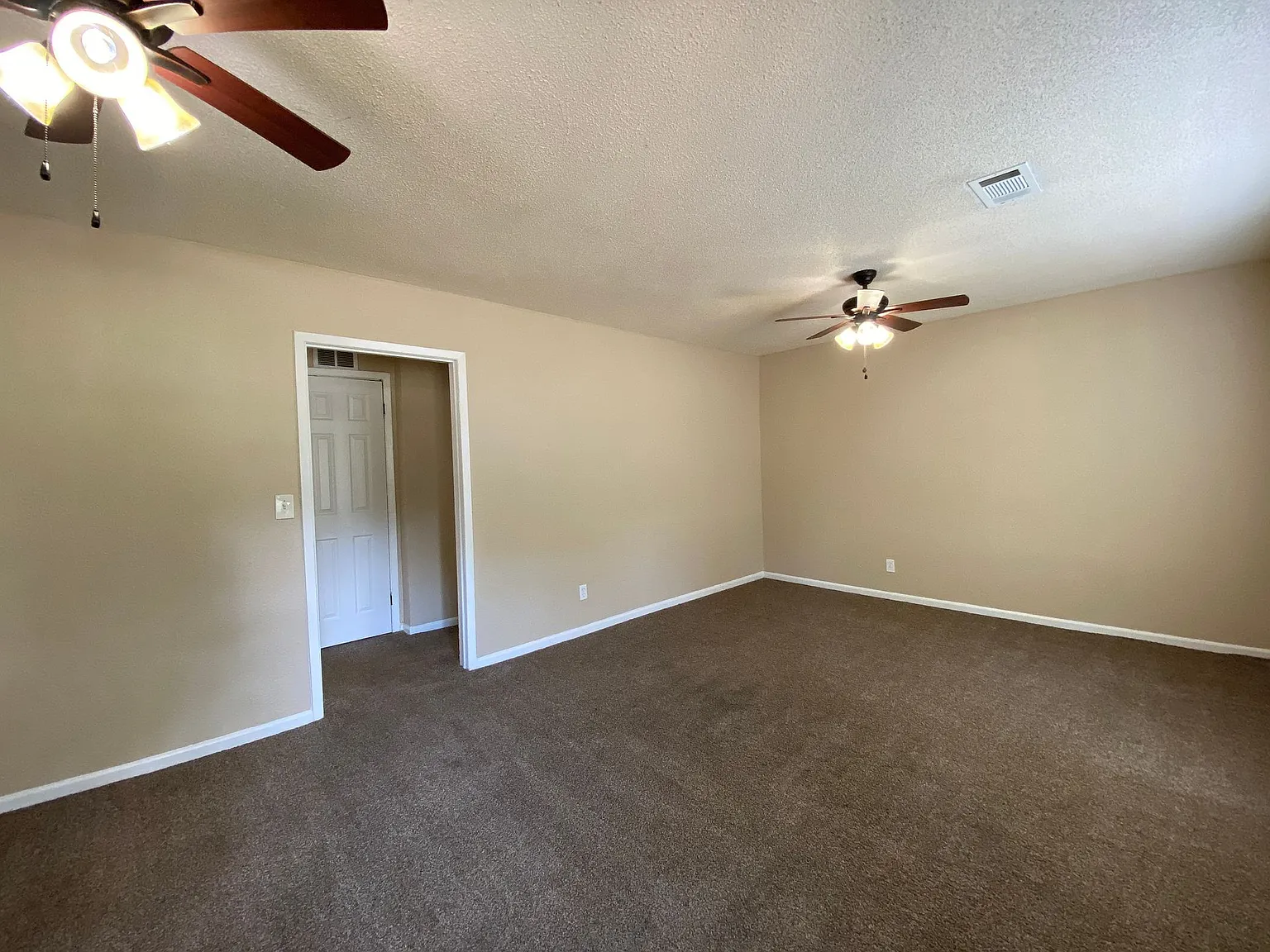 1180 Knox Ave — Photo 4