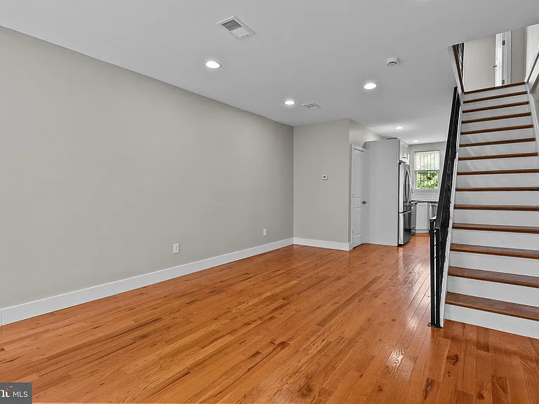 2142 N Percy St — Photo 2