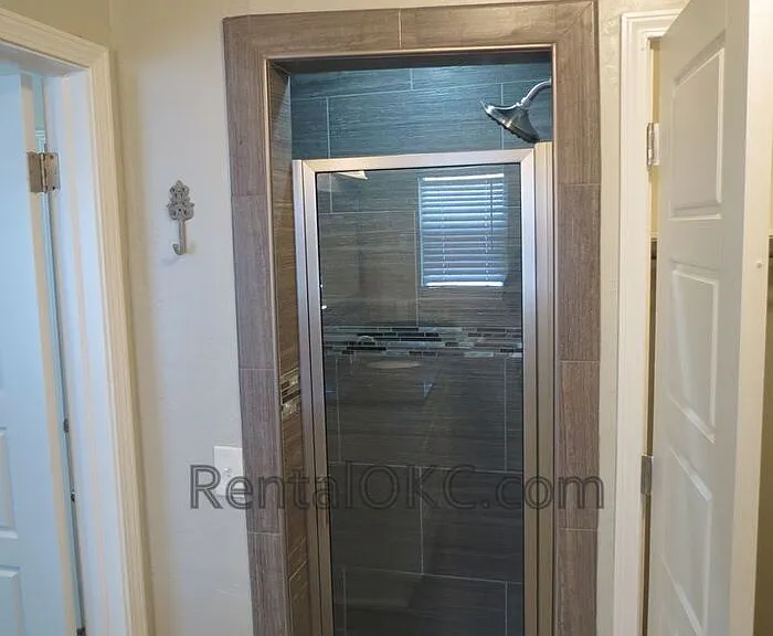 5320 N Drexel Blvd — Photo 11