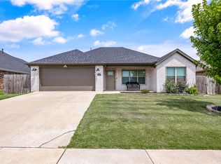 1038 Jameson St, Tontitown, AR 72762