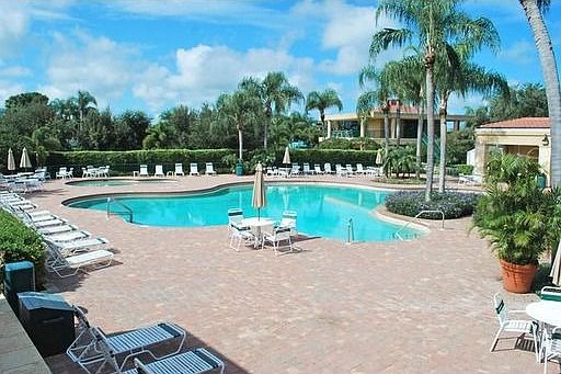 4th image of 789 Vistana Cir #32