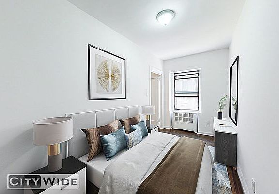 2nd image of 147 E 72nd St #3FE