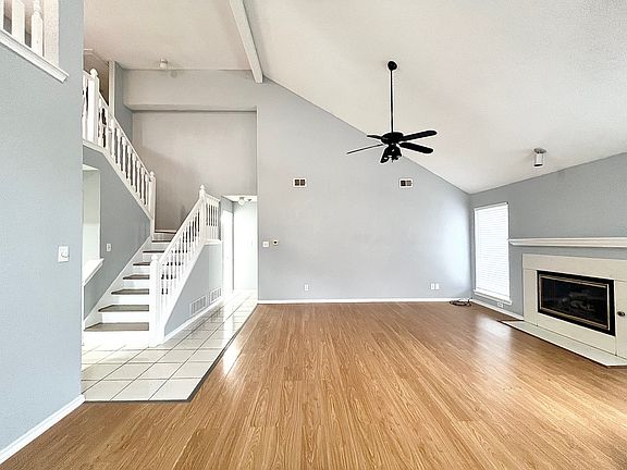 4th image of 2329 Oakcrest Dr