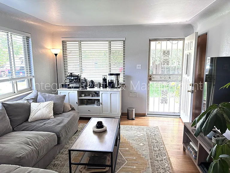 2047 Meade St — Photo 5
