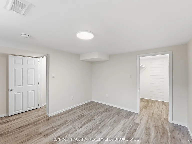 250 Grantham Ave #BASEMENT — Photo 8
