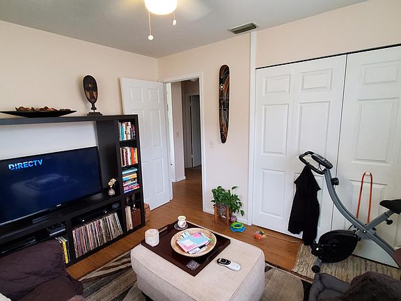 4th image of 2463 1st Pl SW