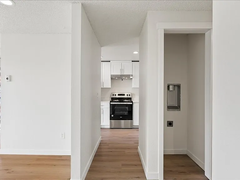 Kamden Court — Photo 6