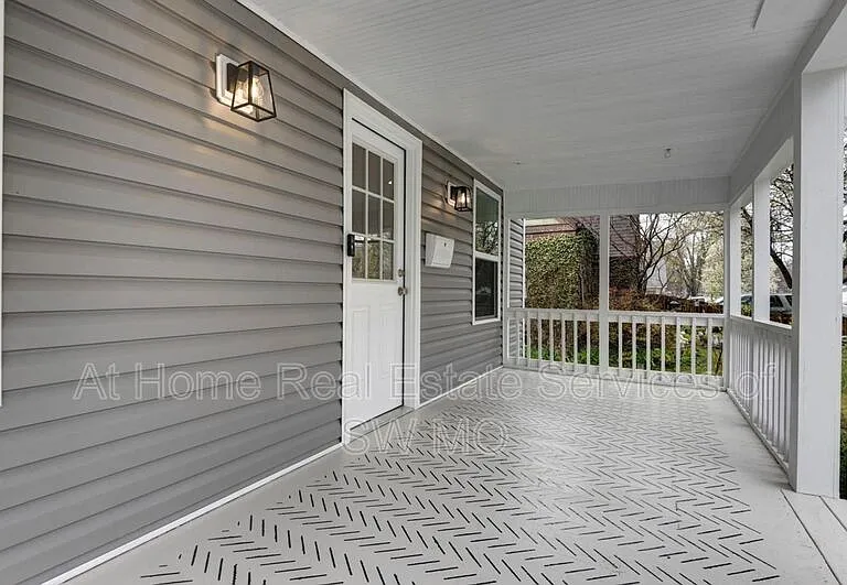1539 S Fremont Ave — Photo 3