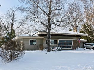 30 Victor Pkwy, Crystal Lake, IL 60014
