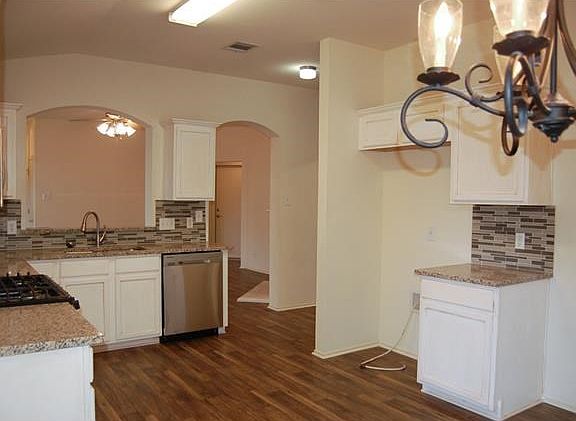 4th image of 1004 Moser River Dr