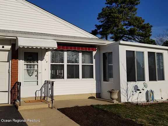 3rd image of 41 Crestwood Parkway #B