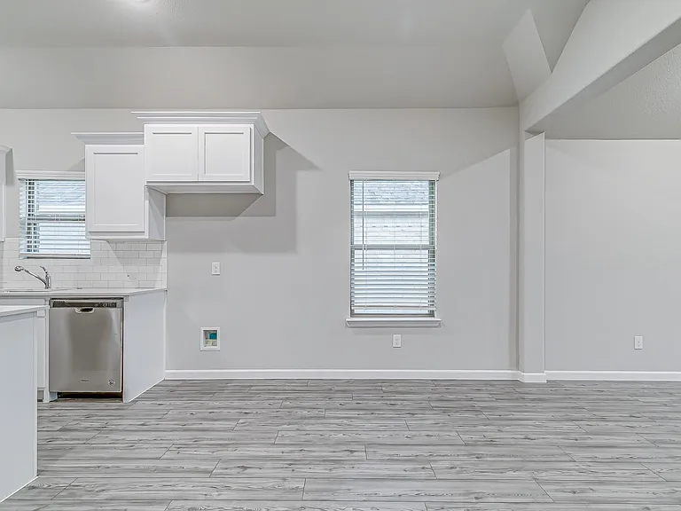 2419 Rocky Mountain Dr — Photo 5
