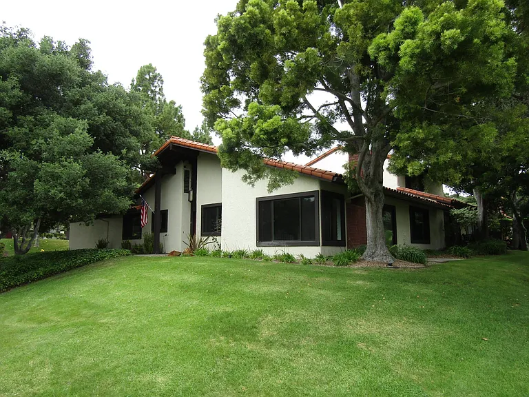 48 Stanford Cir — Photo 2
