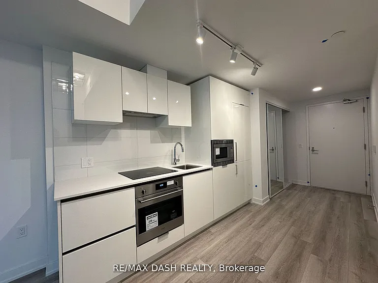 230 Simcoe St #1627 — Photo 5