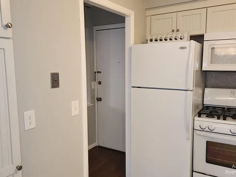 1217 Island Dr #204 — Photo 3