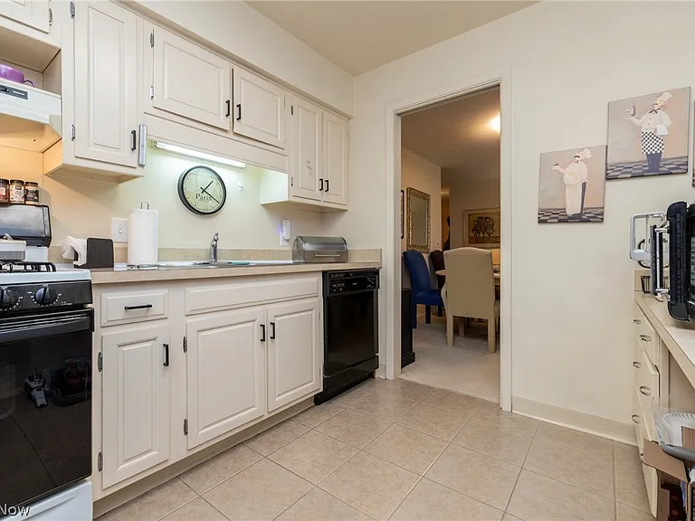 2112 Acacia Park Dr #220 — Photo 9
