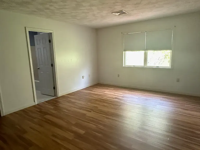 185 Manville Hill Rd #302 — Photo 4