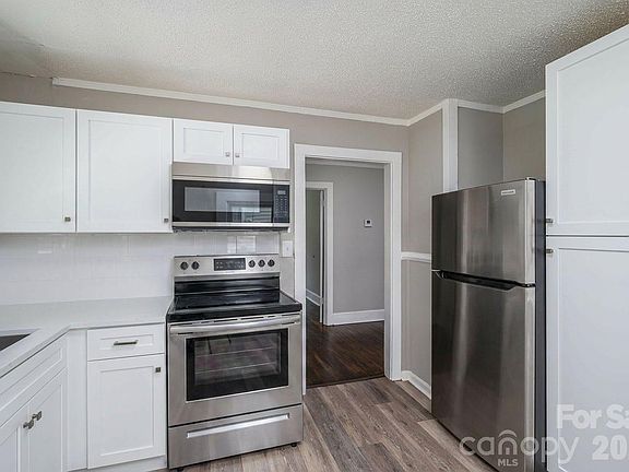 2nd image of 913 Edgemont Ave