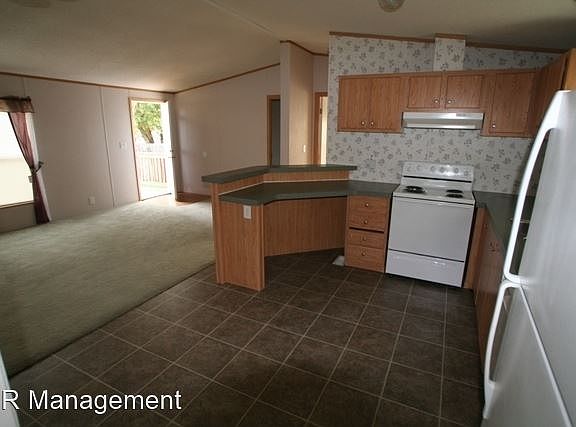 3rd image of 106 White Oak Dr