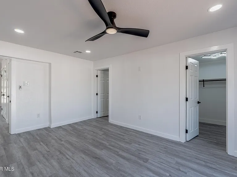 3221 N Stanton St — Photo 30