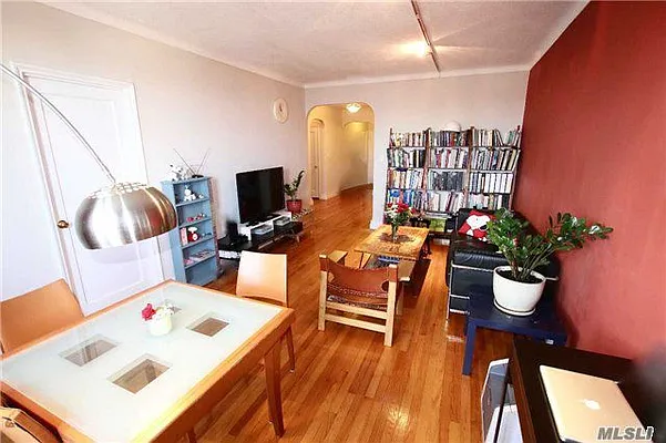 Sold by Remax City Square | media 8