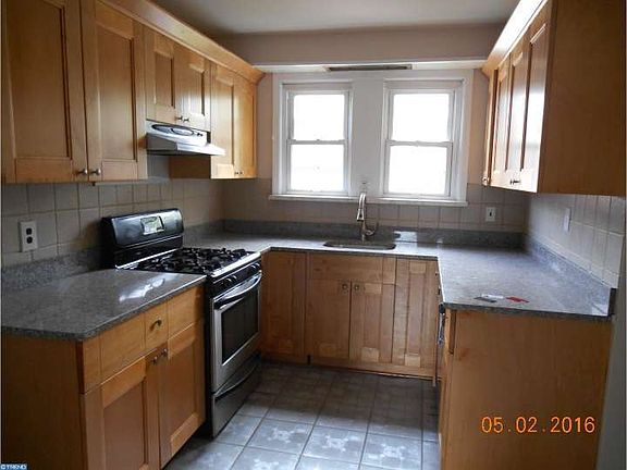 4th image of 1001 E Newport Pike