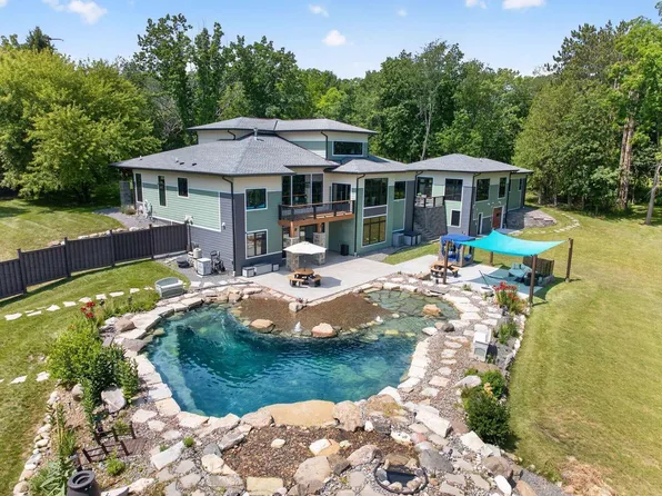 N7W29938 Bryn DRIVE, Waukesha, WI 53188