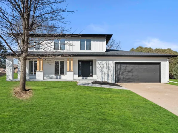 1005 Clarke Crest Ct, Dubuque, IA 52001