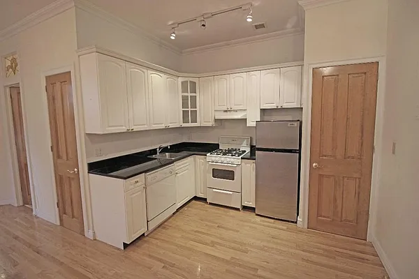 Rented by Aventana | media 3