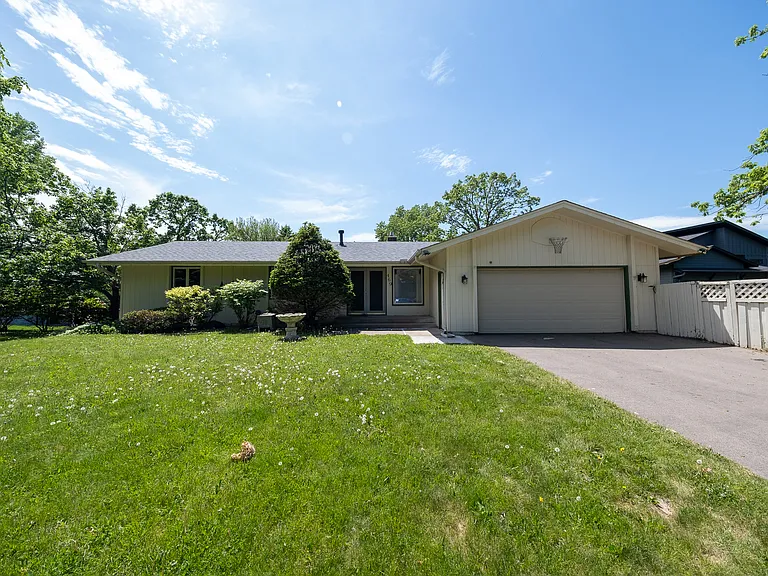 469 Reflection Rd — Photo 3