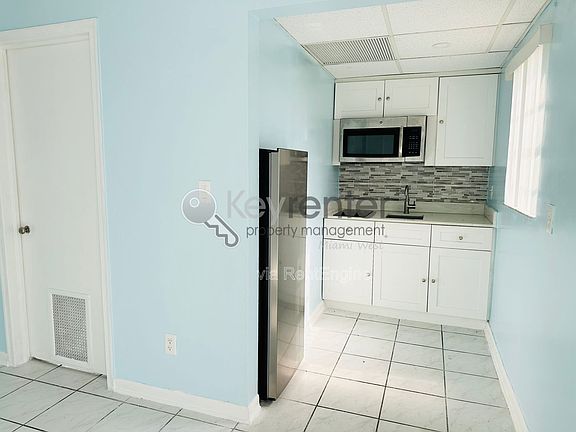 2nd image of 740 NE 130th St #B