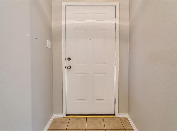 3rd image of 1033 Rock Springs Dr