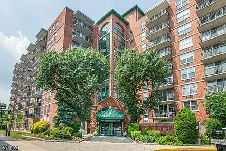 300 Main St #215
