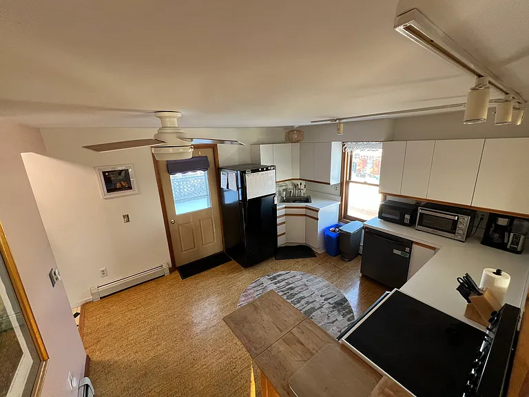 39 Burling St #B — Photo 16