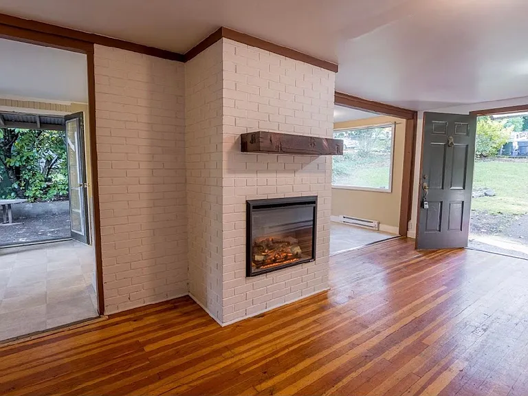 1697 Riverview St — Photo 7