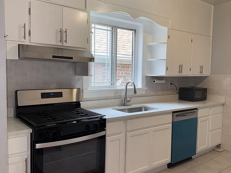 3308 S Hoyne Ave #2F — Photo 3