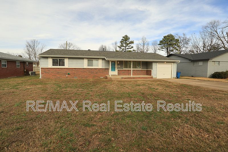 1st image of 804 NW 8th St