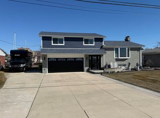 39228 Venetian Dr, Harrison Township, MI 48045