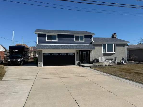 39228 Venetian Dr, Harrison Township, MI 48045