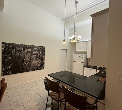 4th image of 15 S Bank St #6