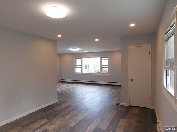 4th image of 148 Thomas St Floor 2