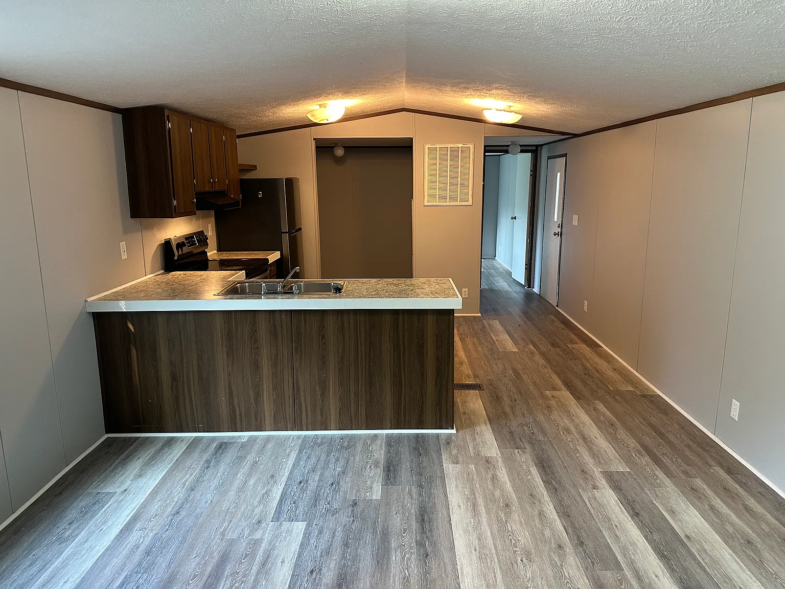 719 Howell Rd — Photo 4