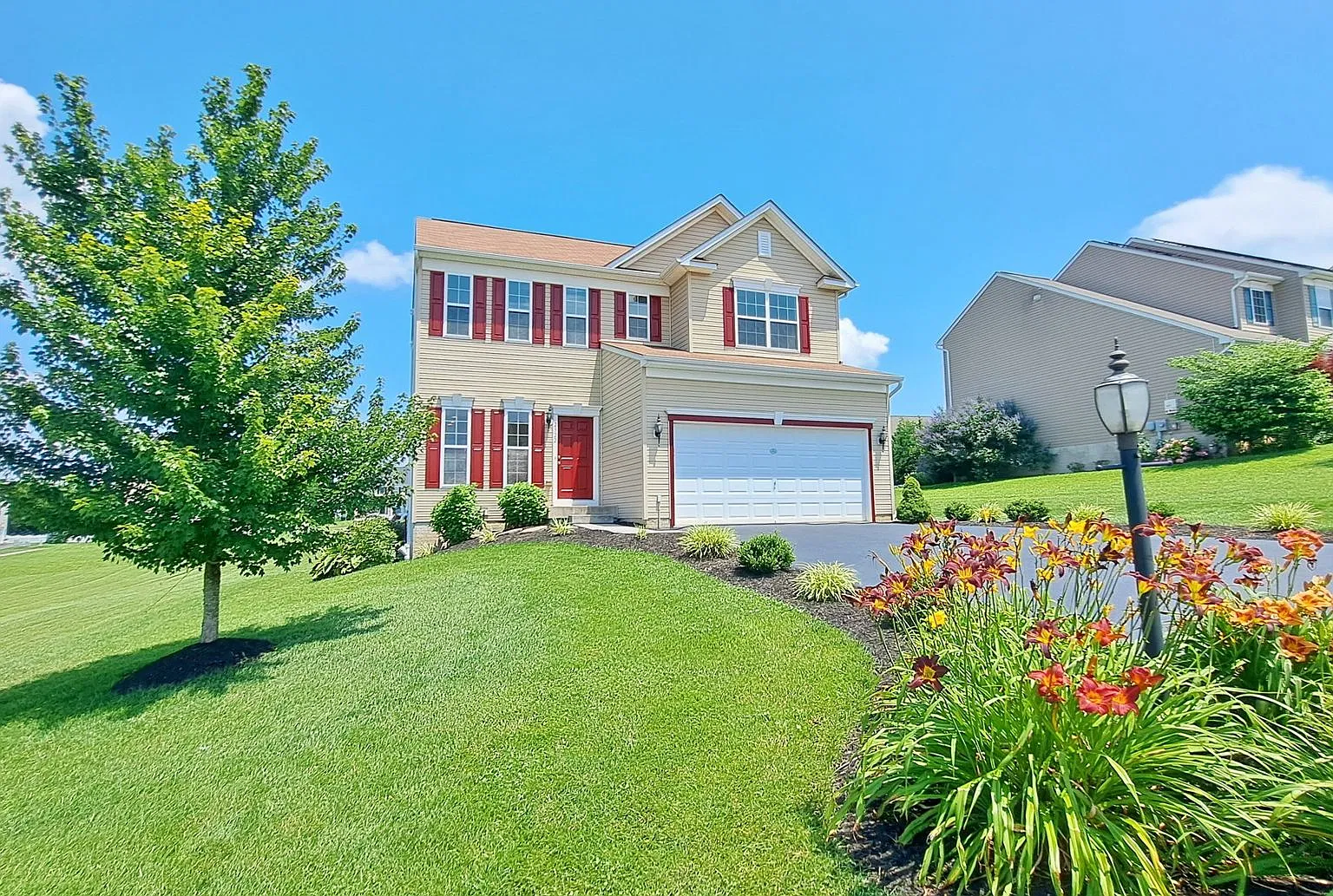 3 Bed / 3 Bath Single Family Home w/2-Car Garage — Photo 2