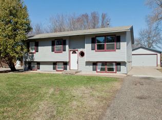 1713 Highway 96 E, Saint Paul, MN 55110