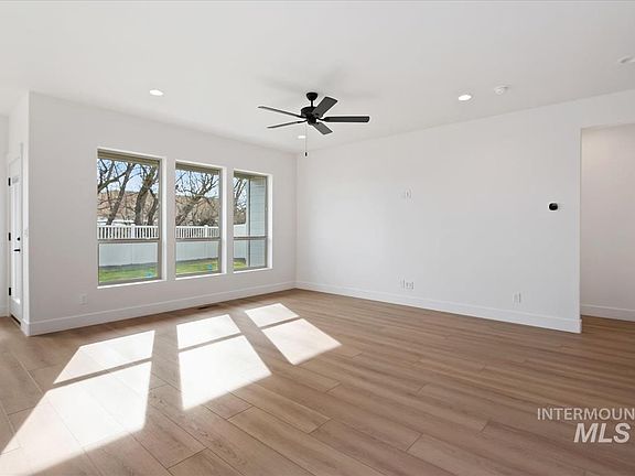 4th image of 4401 Tropic Way