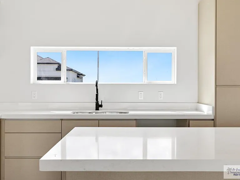 6934 Diamond Cove Dr — Photo 4
