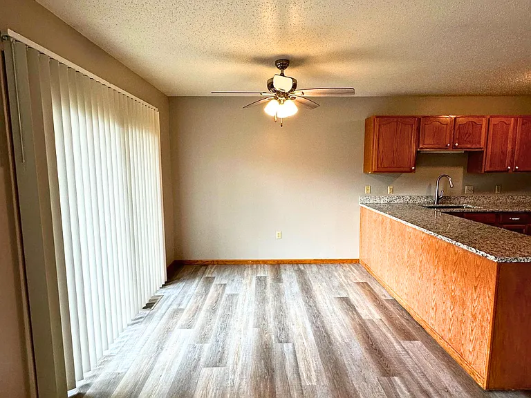 862 Kari Dr — Photo 3